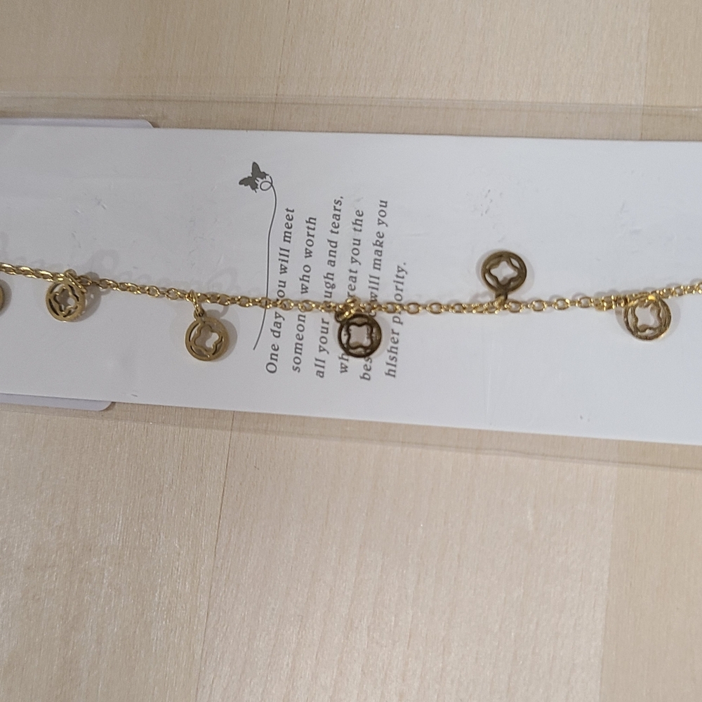 💛💛NEW💛💛 CUTE!! 18kt Gold Plated over SS Hollow Cut Clover Bracelet - Picture 8 of 16